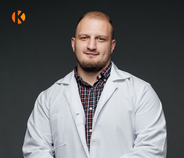 Врач в делом халате